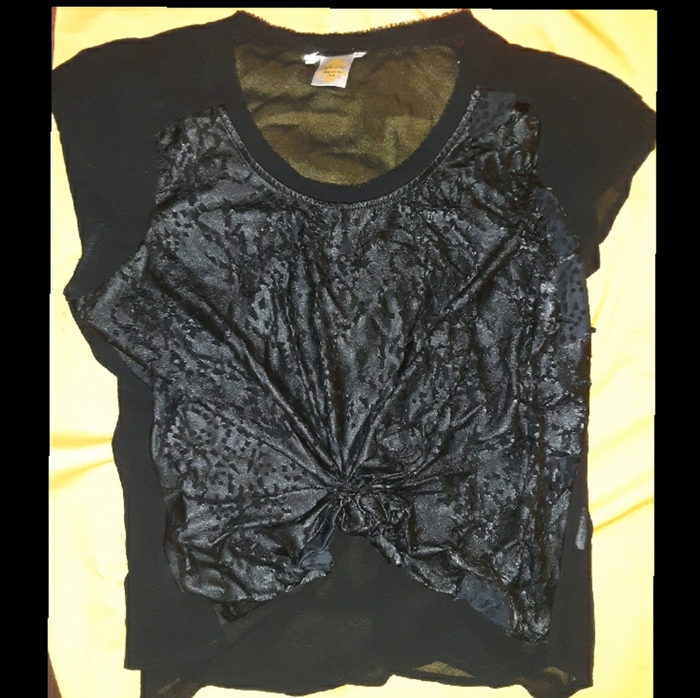 ♦️3@$15!♦️Ladies Top by Available